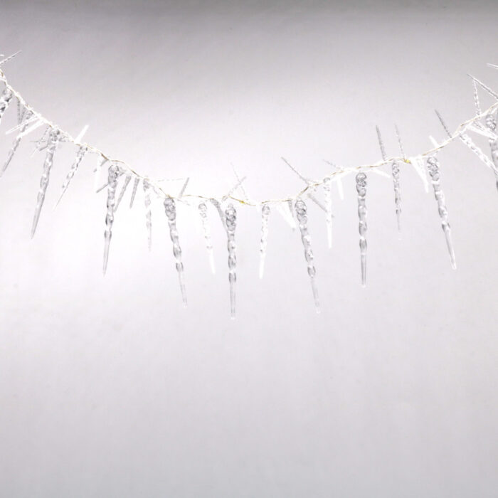 Led light chain with icicles