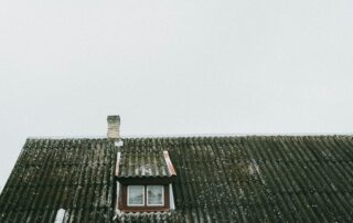 samblane katus, mida oleks vaja puhastada samblaeemaldajaga
